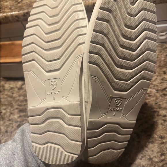 Ariat Slippers. - Picture 3 of 3